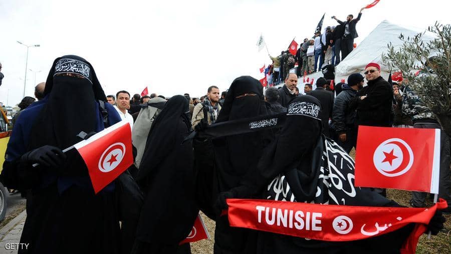 تونس تحظر ارتداء النقاب في الأماكن العامة