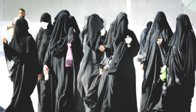 نساء منقبات - برقع