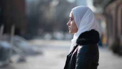 نساء نزعن الحجاب