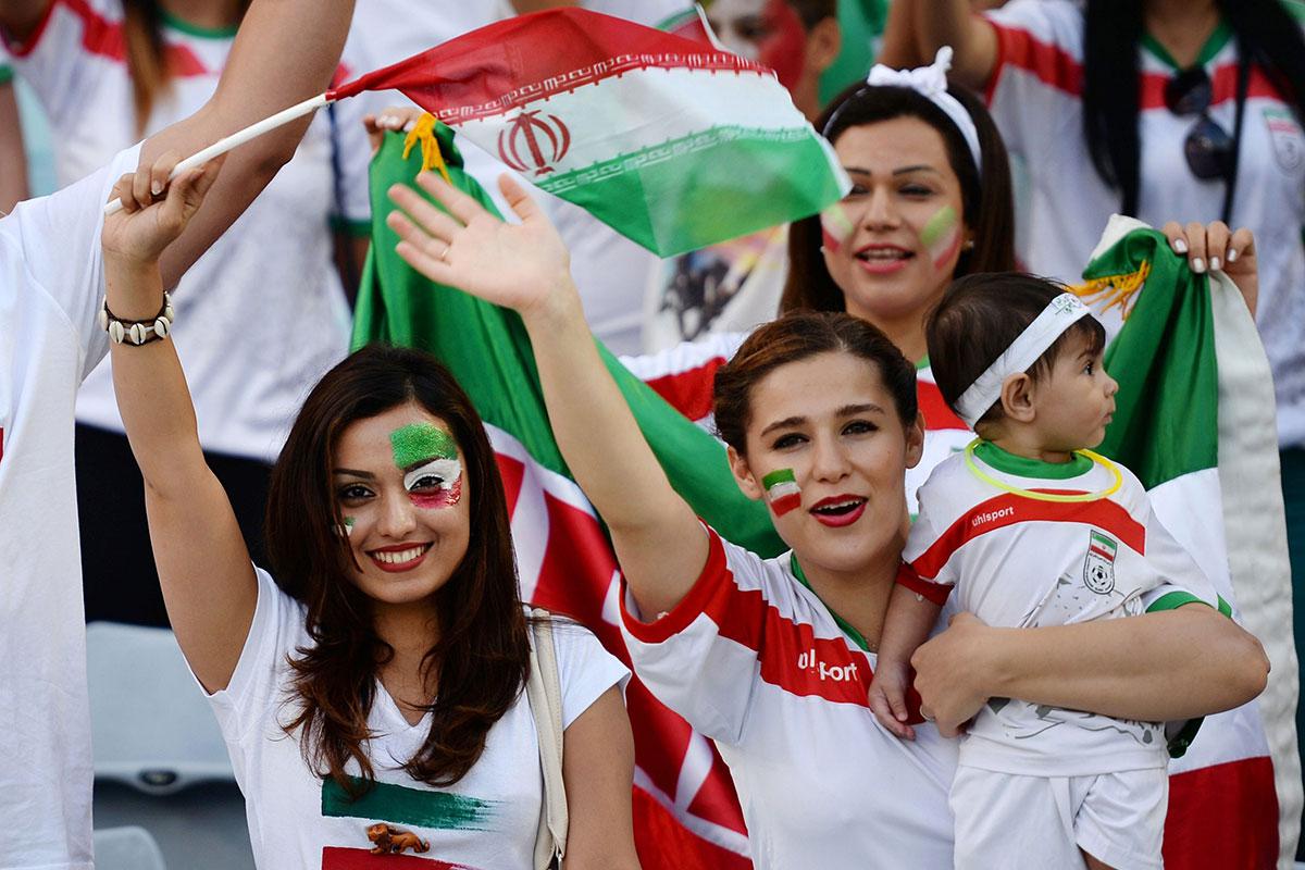 الإيرانيات في ملاعب كرة القدم