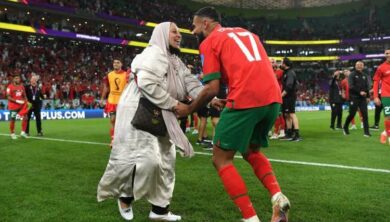 بوفال رفقة أمه لاعب كرة القدم الأم BOUFAL
