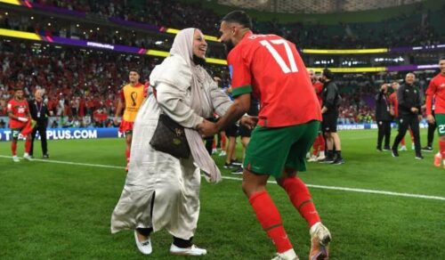 بوفال رفقة أمه لاعب كرة القدم الأم BOUFAL