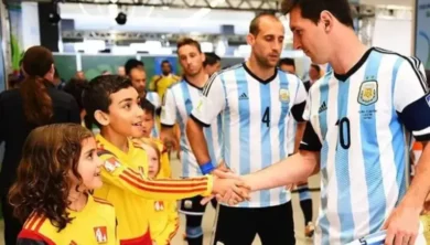 Enfants avec joueurs