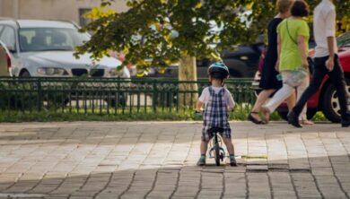 الأطفال. الطفل. المدينة